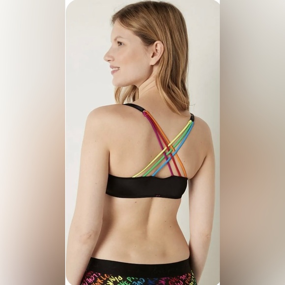 Victoria's Secret Everywhere
Strappy Back Push Up Bra 40B 40D 40DD 36C 34DD
36B - Picture 3 of 8